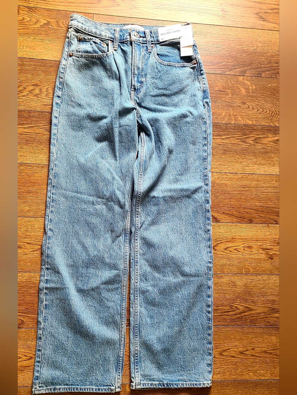 NWT Abercrombie & Fitch High Rise 90’s Relaxed Jeans Size 28 Regular
